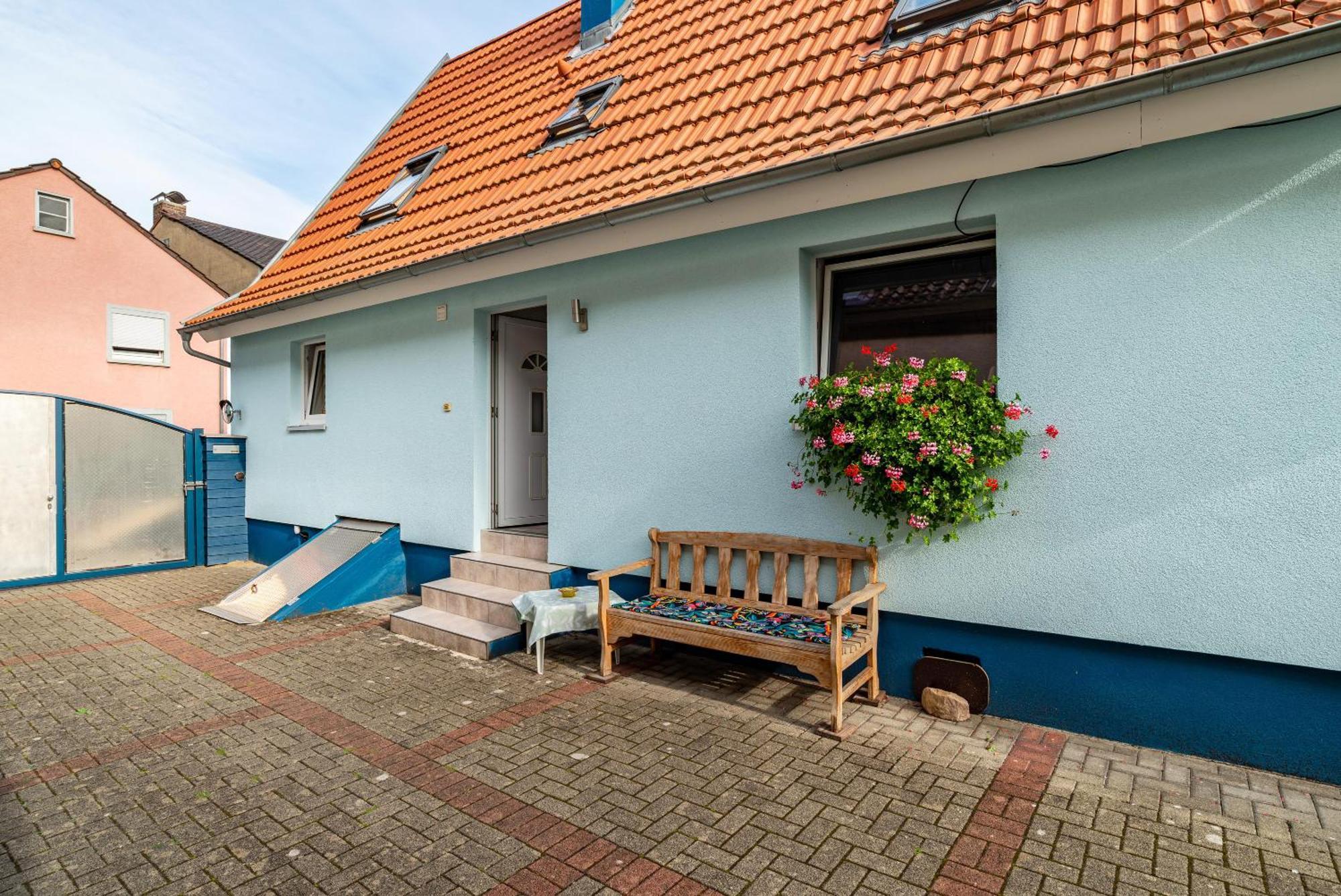 Ferienwohnung Blaues Haus Ubstadt-Weiher Exterior photo